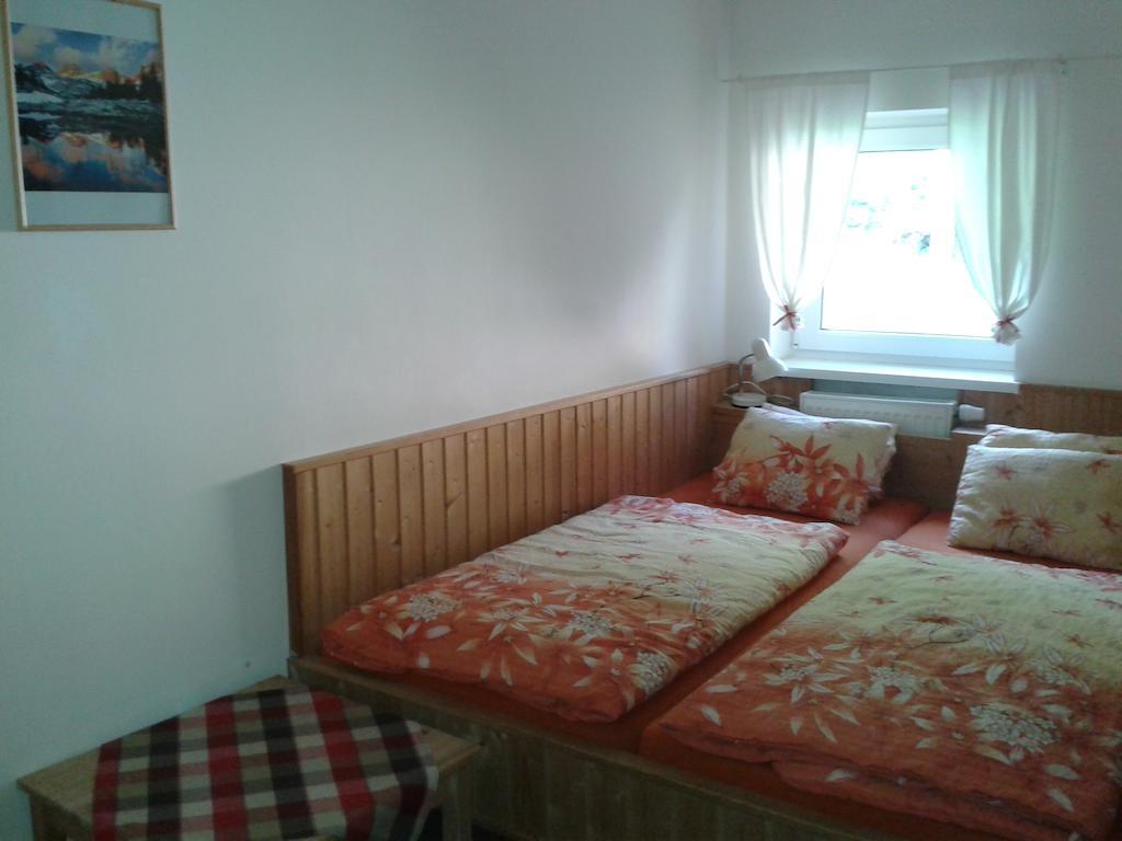 Chata Jawa Hotel Strazne Bilik gambar