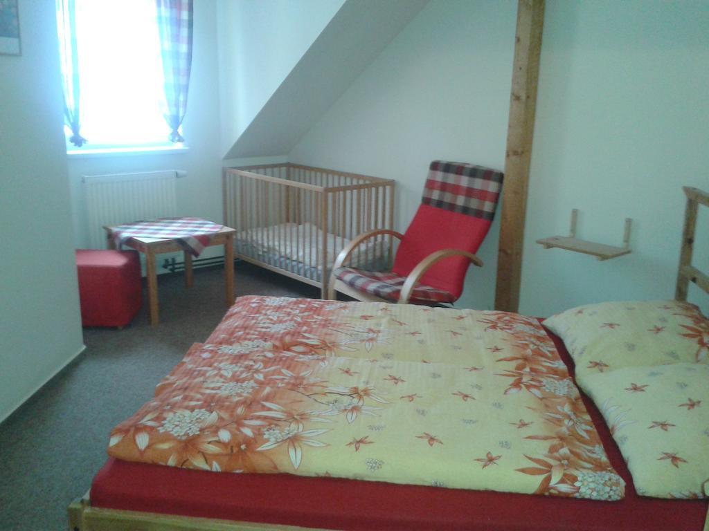 Chata Jawa Hotel Strazne Bilik gambar