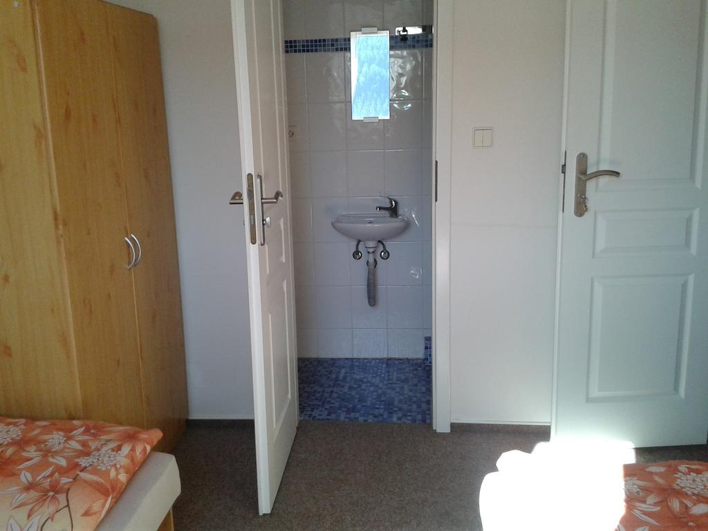 Chata Jawa Hotel Strazne Bilik gambar